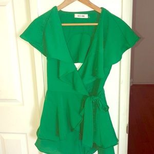 DO & BE Green Ruffle Shorts Romper Size Small